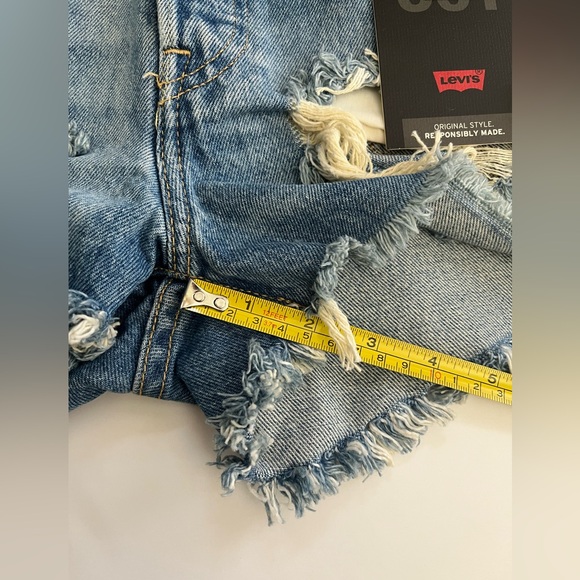 Levi’s | NWT 501 Original High Rise Distressed Denim Shorts - Picture 9 of 9